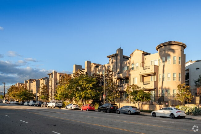 Building Photo - Glenoaks Villas Rental