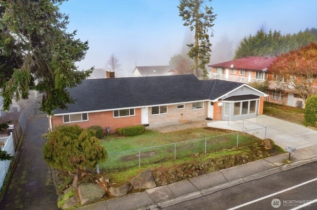 Building Photo - 1301 Edmonds Ave NE