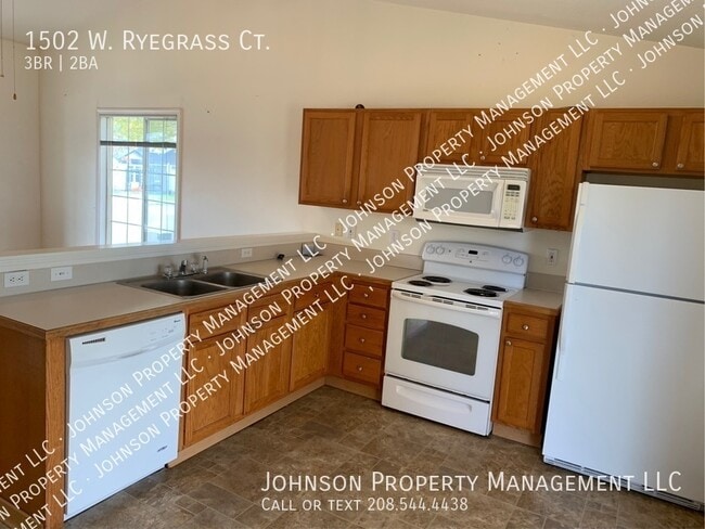 Photo - 1502 W Ryegrass Ct