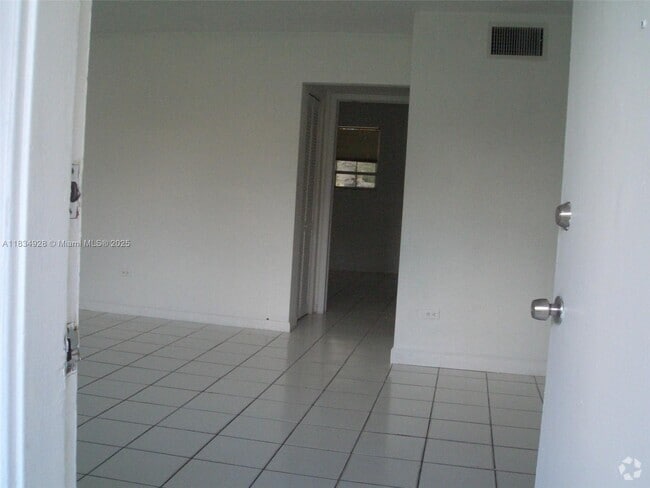 Building Photo - 9760 SW 184th St Unit 15D Rental