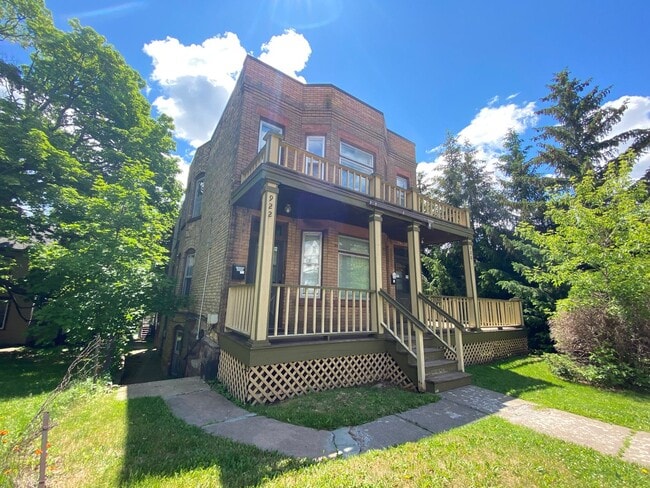 Building Photo - 922 E 5th St Unit 922