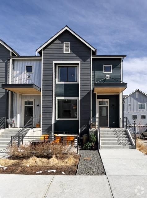 Building Photo - 202 Clementina St Rental