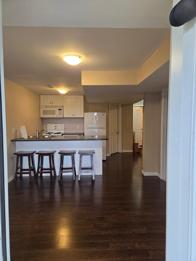 598 Creekview Cir Unit Walk-out Basement Apartment