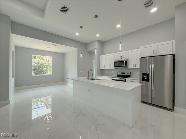 Photo - 6137 Higgins Ave