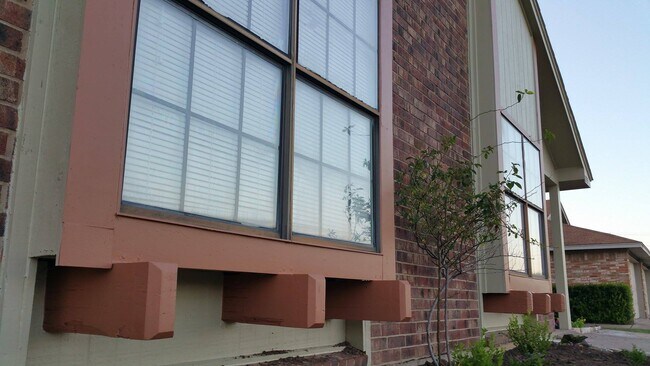 Photo - 1717 Dynasty Dr