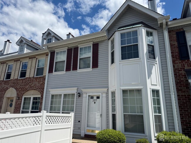 Building Photo - 207 Darwin Ln