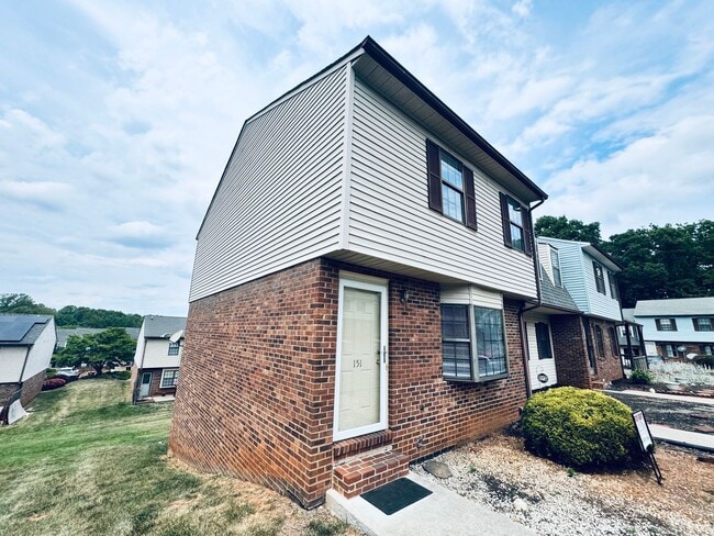 Building Photo - Great Campbell County Location FIRST MONTH RENT FREE