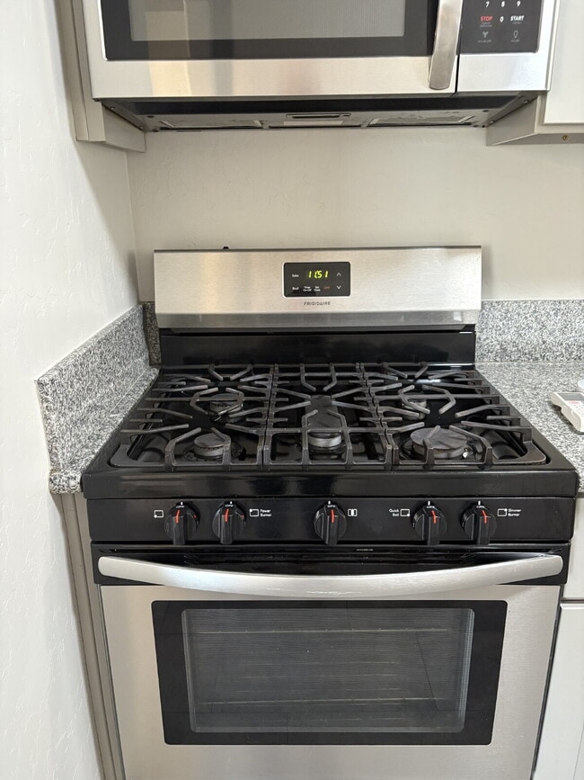Building Photo - MOVE IN SPECIAL
***Reduced application fee... Unit A Rental