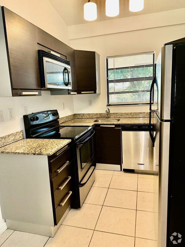 Building Photo - 11219 Royal Palm Blvd Rental