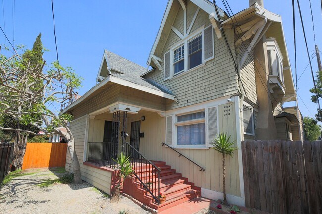 2626 S Budlong Ave Unidad 2626 S Budlong Ave