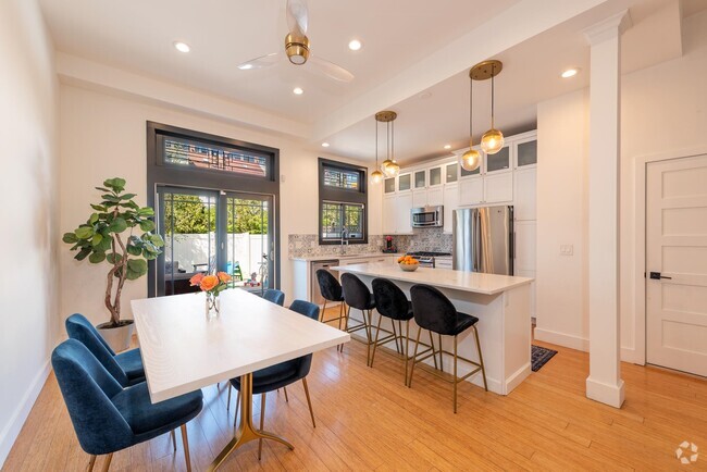 Building Photo - 306 9th St Rental