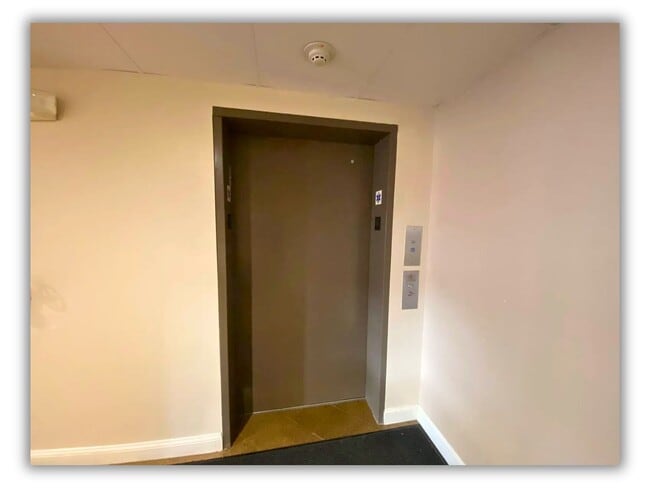 Elevator - 391 Pleasant St Unit 307