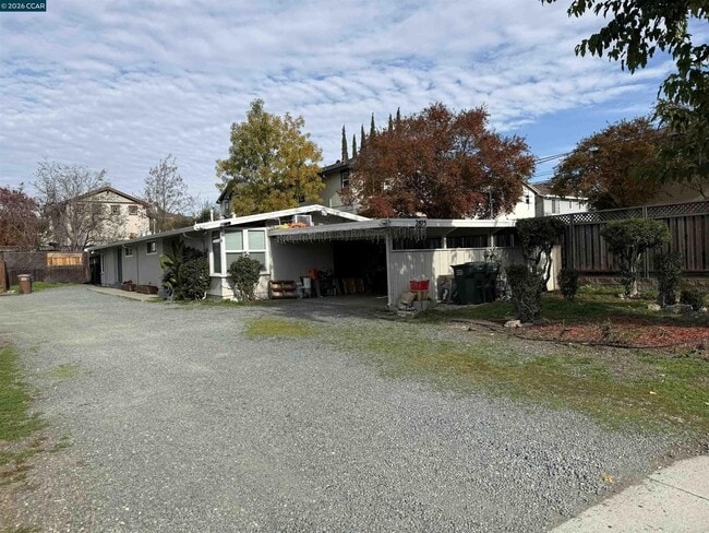 Building Photo - 2875 Euclid Ave