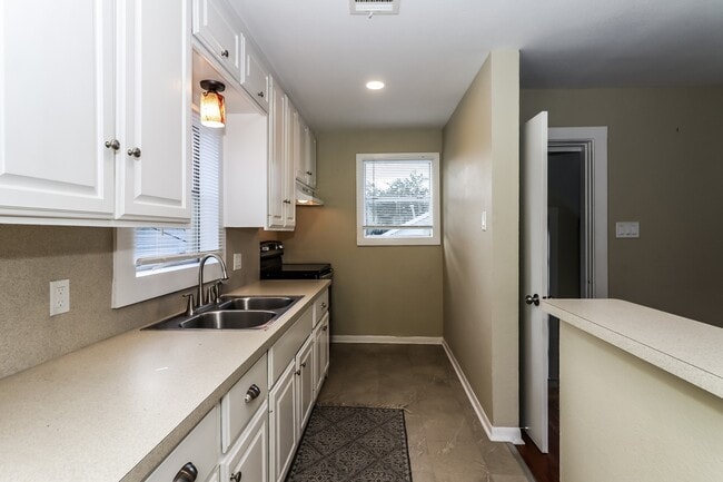 4715 Avenue P 1/2