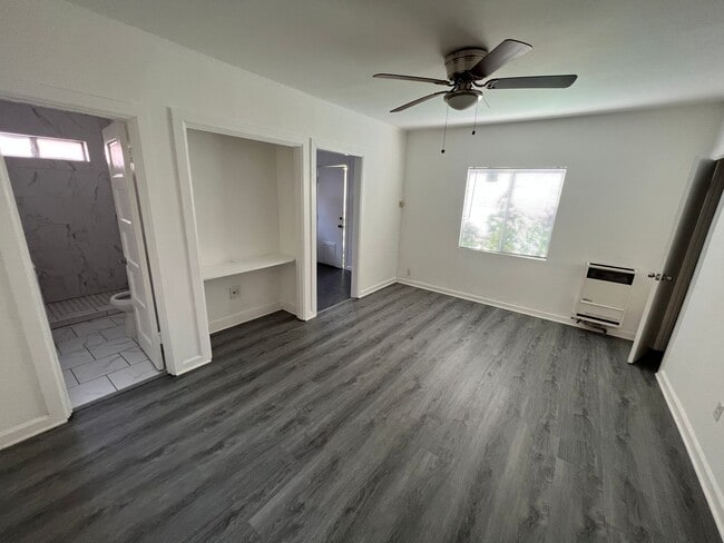 5223 De Longpre Ave Unit 5223