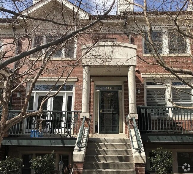 Building Photo - Lovely 4 Bedroom Townhome in Denver