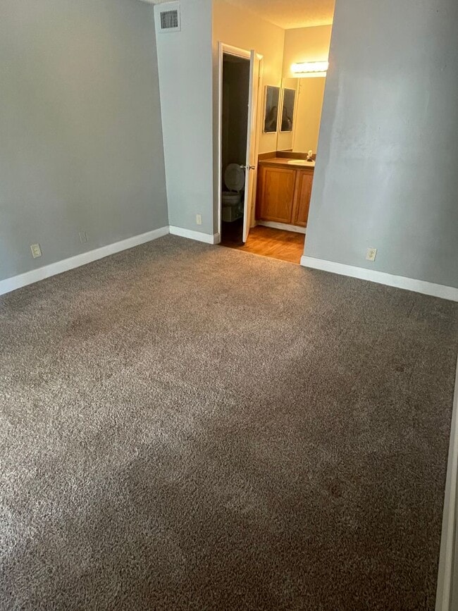 Photo - ONE BEDROOM ONE BATHROOM! WATERFRONT COMMUNITY! Unidad -1