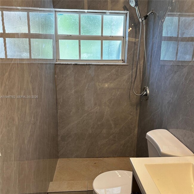 Photo - 732 Moffett St Unit 4A