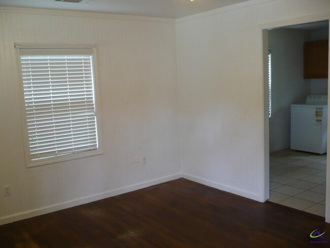 Photo - 1325 Laura Ave