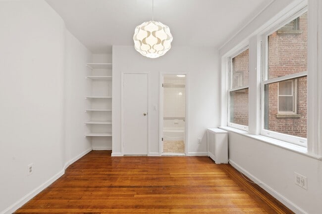 Photo - 140 W 71st St