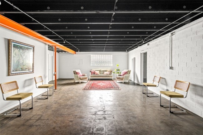 Building Photo - 5975 Armour Dr