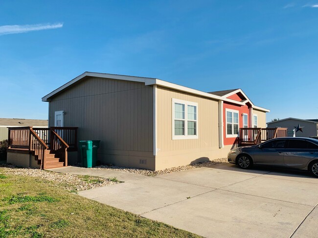 Building Photo - 13021 Dessau Rd