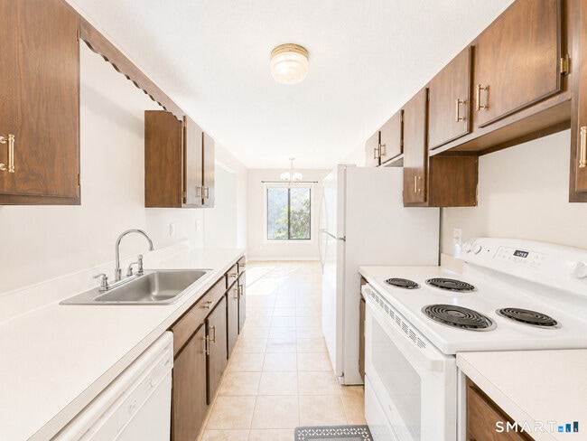 Photo - 10 Woodsedge Dr Unit 6A