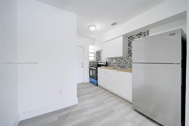 Photo - 6735 NW 2nd Ct Unidad 1