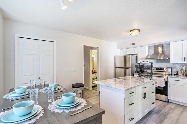 Building Photo - 6832 Woodmeadow Dr