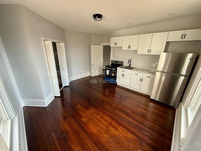 Building Photo - 317 Grove St Unit B