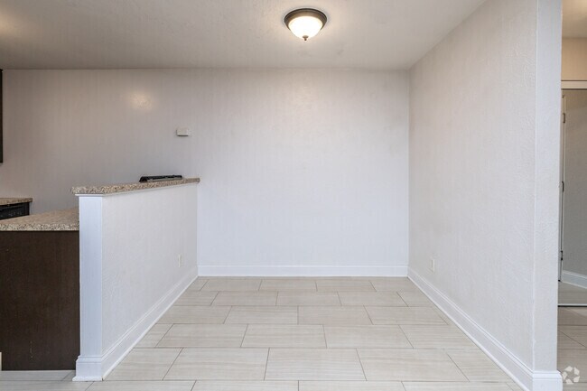 2 habitaciones, 1 baño - 1050 pies cuadrados - Comedor - Irvine Park Apts