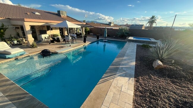 Photo - 1755 Willow Ave