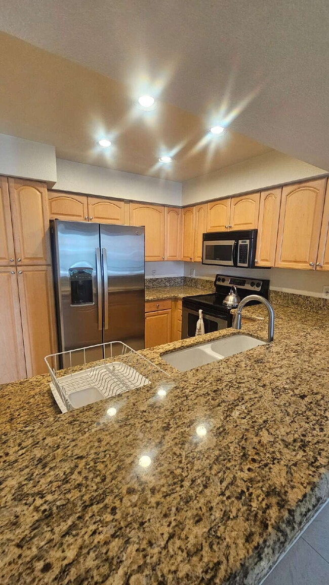 Building Photo - "Experience Tranquil Living: Beautiful 2-Bed, 2-Bath Condo with amazing amenities in Scottsdale!" Unit 2324