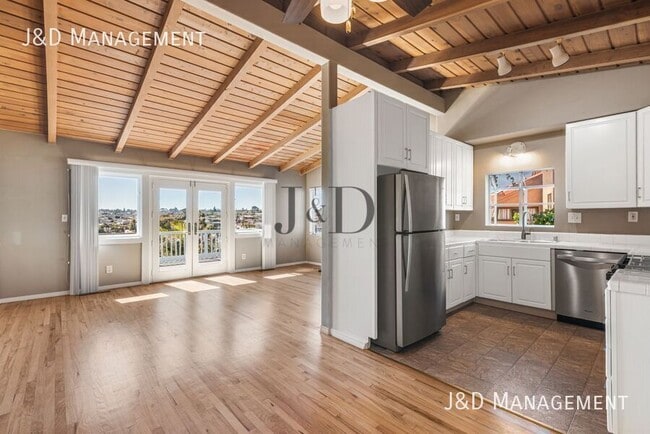 Photo - 3419 Russell St