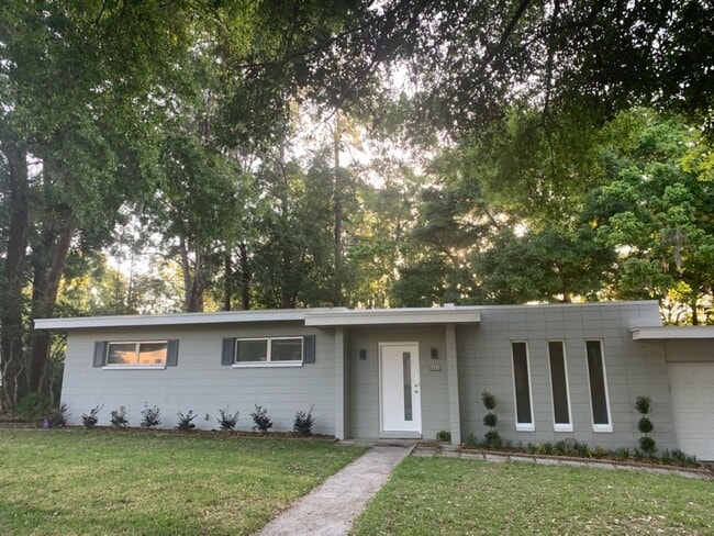 Building Photo - Updated 3 bedroom 2 bath in NW Gainesville