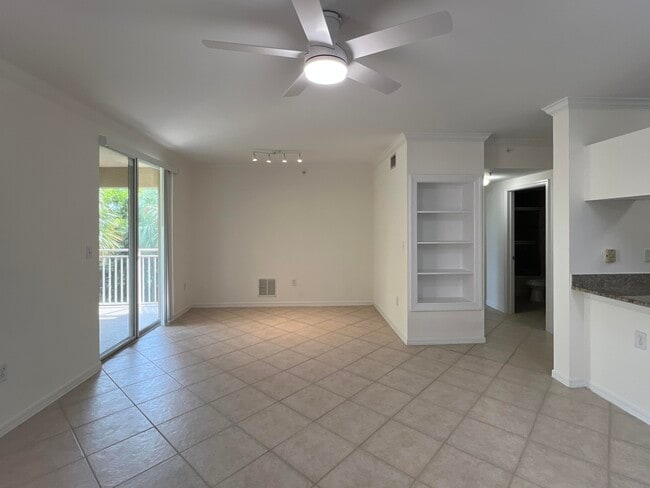 Building Photo - 6410 Emerald Dunes Dr Unit 307