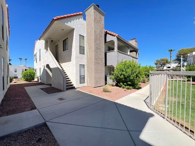 Building Photo - Charming home located in Henderson