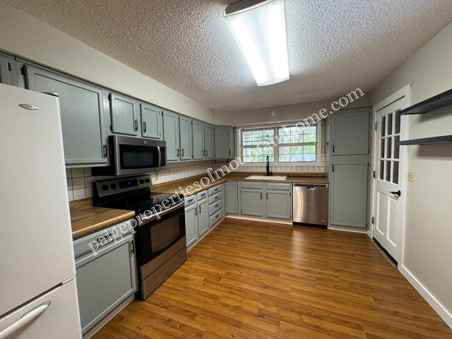 Photo - Charming 3 Bedroom, 2 Bath Home with Sunro...