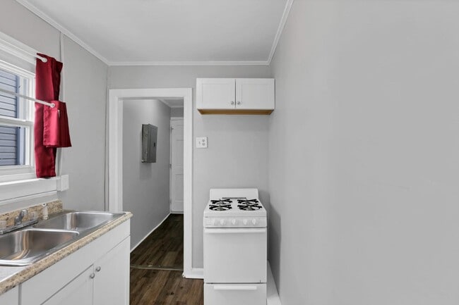 Photo - 590-592-592 Robinwood Ave