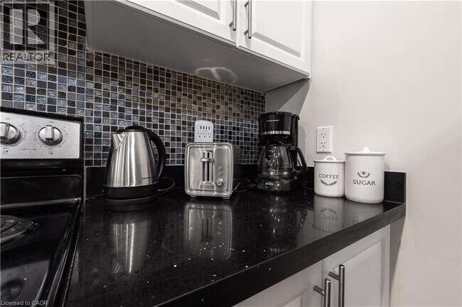 Photo - 106 Spadina Ave