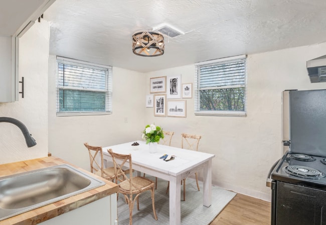 Photo - 554 Hickory St Unidad B