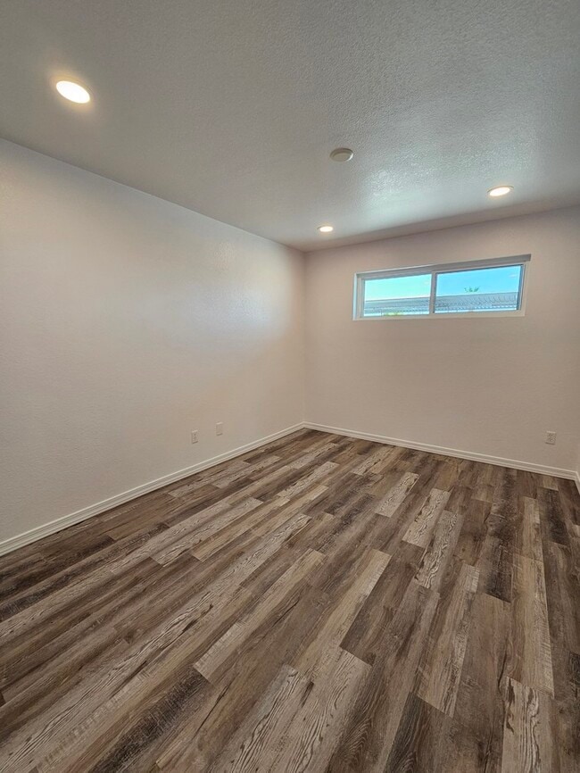 Photo - Completely Updated 1 bed 1 bath with yard