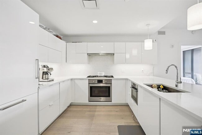 Photo - 9 Ave at Port Imperial Unit 513