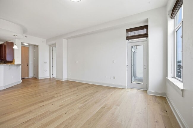 Photo - Gorgeous 2 Bedroom Condo! Downtown Raleigh- Paramount-Available Now!