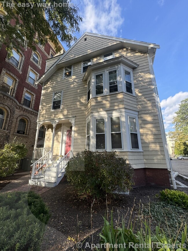 Building Photo - 381 Harvard St Rental