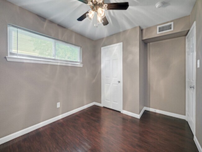 Building Photo - 3031 Sumpter St Unit 57 Rental