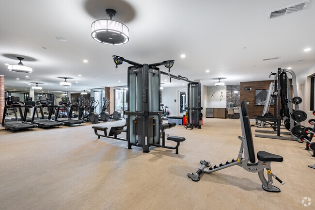 Centro de fitness de vanguardia con estudio exclusivo de spinning y yoga