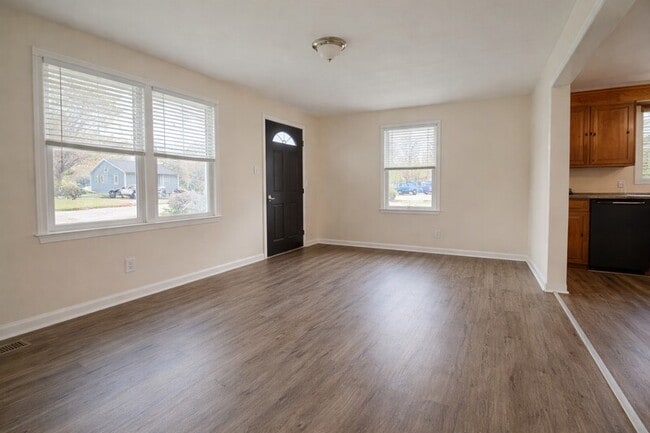 Photo - 1205 Broadus Ave SE