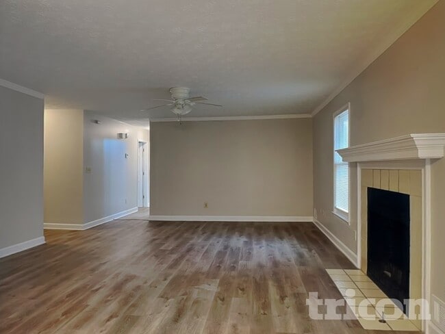 Photo - 605 Lake Dr SW