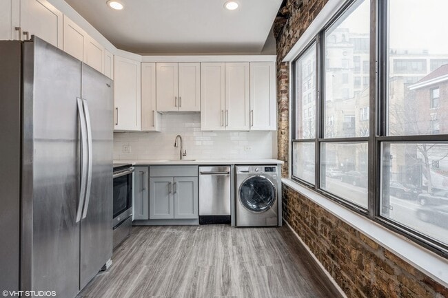 Photo - 2530 N Clark St Apartments Unit 201